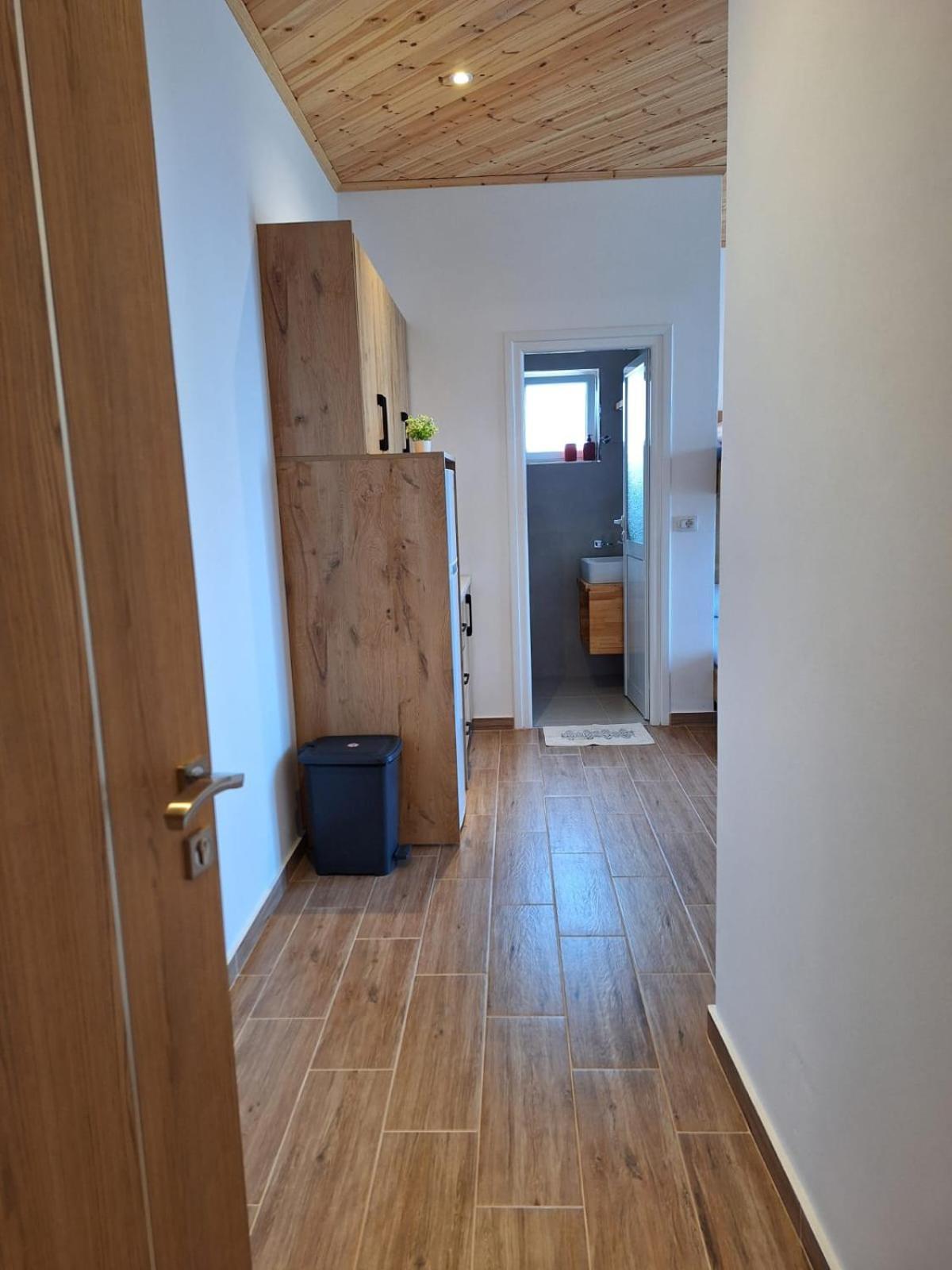 Xuxi Apartments Lukovë Extérieur photo
